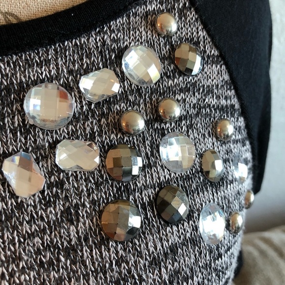 4[BCX] Gem detailed 3/4 sleeve black and grey top - Picture 3 of 7